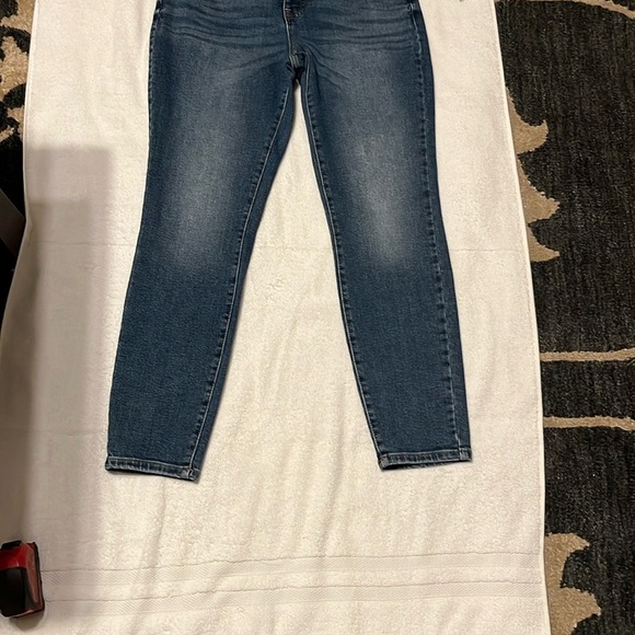 Lucky Brand Blue Skinny Jeans with Worn-In Look - Picture 4 of 16